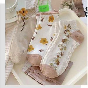 ⁦Pack Of Ankle Socks, Made Of Cotton With Delicate Designs For Women Very Comfortable Foot Socks 5 Pairs + 1 Gift Free Size From 35 To 43⁩ - الصورة ⁦5⁩