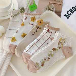 ⁦Pack Of Ankle Socks, Made Of Cotton With Delicate Designs For Women Very Comfortable Foot Socks 5 Pairs + 1 Gift Free Size From 35 To 43⁩ - الصورة ⁦6⁩