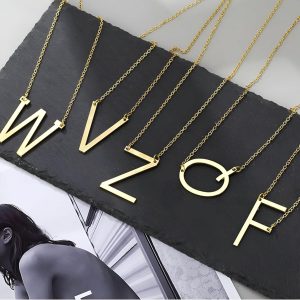 ⁦Letter Charm - Elegant English Alphabet Necklace for Valentine's Day, Suitable for Lovers, Fashion Enthusiasts, Women and Girls, Makes a Stunning Gift for Fashion and Love Celebrations⁩ - الصورة ⁦4⁩