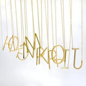 ⁦Letter Charm - Elegant English Alphabet Necklace for Valentine's Day, Suitable for Lovers, Fashion Enthusiasts, Women and Girls, Makes a Stunning Gift for Fashion and Love Celebrations⁩ - الصورة ⁦5⁩