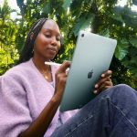 ⁦Apple iPad Air 11-inch with M3 chip Built for Apple Intelligence, Liquid Retina Display, 256GB, 12MP Front/Back Camera, Wi-Fi 6E, Touch ID, All-Day Battery Life — Purple⁩ - الصورة ⁦4⁩