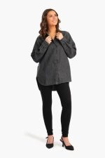 ⁦كلو قميص جينز للنساء مع فتحة مخفية⁩ - الصورة ⁦4⁩