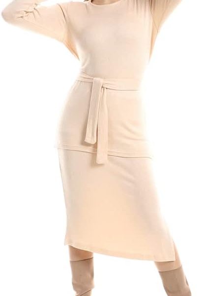 طقم جيبة مفتوحة للنساء بفتحات جانبية مع توب دائري سادة من جميلة