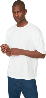 تي شيرت أساسي برقبة دائرية ضيقة وقصّة واسعة فضفاضة وأكمام قصيرة للرجال من ترنديول TMNSS22TS0317