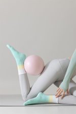 ⁦Pilates Grip Non-Slip Socks for Yoga, Barre, Hospital & Elderly, Men & Women,Yoga Socks,Running Socks,⁩ - الصورة ⁦6⁩