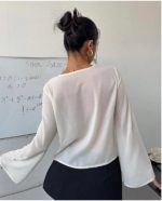 ⁦قميص شيفون سادة باكمام طويلة ورقبة شكل V للنساء، تصميم ملتف على الطراز الفرنسي للربيع/الصيف⁩ - الصورة ⁦3⁩