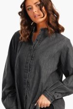 ⁦كلو قميص جينز للنساء مع فتحة مخفية⁩ - الصورة ⁦3⁩