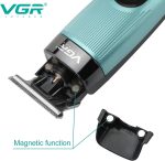 ⁦ماكينة حلاقة شعر ولحية احترافية لاسلكية قابلة لإعادة الشحن من في جي ار، مع شاشة عرض رقمية وحلقة تعليق وشفرات ستانلس ستيل وكابل شحن USB و3 أمشاط توجيه، لون أخضر، موديل V-975⁩ - الصورة ⁦2⁩