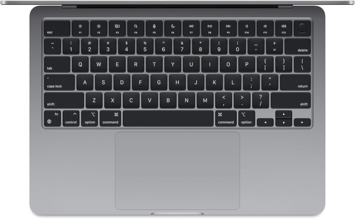 ⁦Apple 2024 MacBook Air 13-inch Laptop with M3 chip: 13.6-inch Liquid Retina Display, 8GB Unified Memory, 256GB SSD Storage, Backlit Keyboard, 1080p FaceTime HD Camera, Touch ID; Space Gray⁩ - الصورة ⁦2⁩