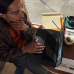 ⁦Apple 2023 MacBook Pro Laptop M3 Pro chip with 12‑core CPU, 18‑core GPU: Built for Apple Intelligence, 16.2-inch Liquid Retina XDR Display, 18GB Unified Memory, 512GB SSD Storage; Black; EN Keyboard⁩ - الصورة ⁦2⁩