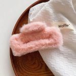 ⁦ECIF Soft Furry Hair Claw Clip for Women – Strong Grip, Non-Slip Hair Accessory for Girls & Ladies | Fluffy Hair Clamps for All Hair Types (PACK OF 6)⁩ - الصورة ⁦7⁩