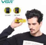 ⁦VGR V-956 Professional Rechargeable cordless Hair Trimmer with LED Display, Stainless steel Blades, USB Charging cable, 3 Guide Combs for men Runtime: 100 mins, 500 mAh Li-ion Battery, Gold⁩ - الصورة ⁦5⁩