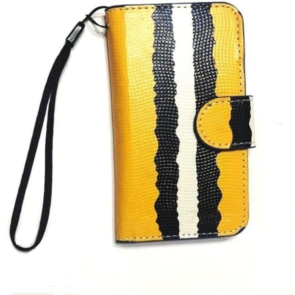جراب موبايل محفظة أصفر جراب عام وش و ضهر محفظة مع ميدالية و مناسب لجميع الموبايلات ذات أبعاد خارجية حتى (12 سم طول و 6.6 سم عرض) و يحتوى على قاعدة دوارة بها 20 مخدة شفط سيليكون لتثبيت ضهر الموبايل