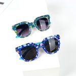 ⁦Sunglasses - Trendy Fashion Eyewear for Boys and Girls, Perfect for Summer Outings and Outdoor Activities, Stylish and Comfortable for All-Day Wear.⁩ - الصورة ⁦6⁩