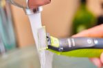 Philips OneBlade Electric Trimmer and Shaver with 3 Combs – QP2520/20 - الصورة 3