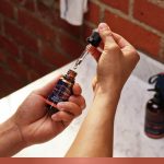 ⁦King C. Gillette Men’s Beard Oil with Plant Based Argan, Joijoba Avocado, Macadamia Seed and Almond Oils, 30 ml⁩ - الصورة ⁦4⁩