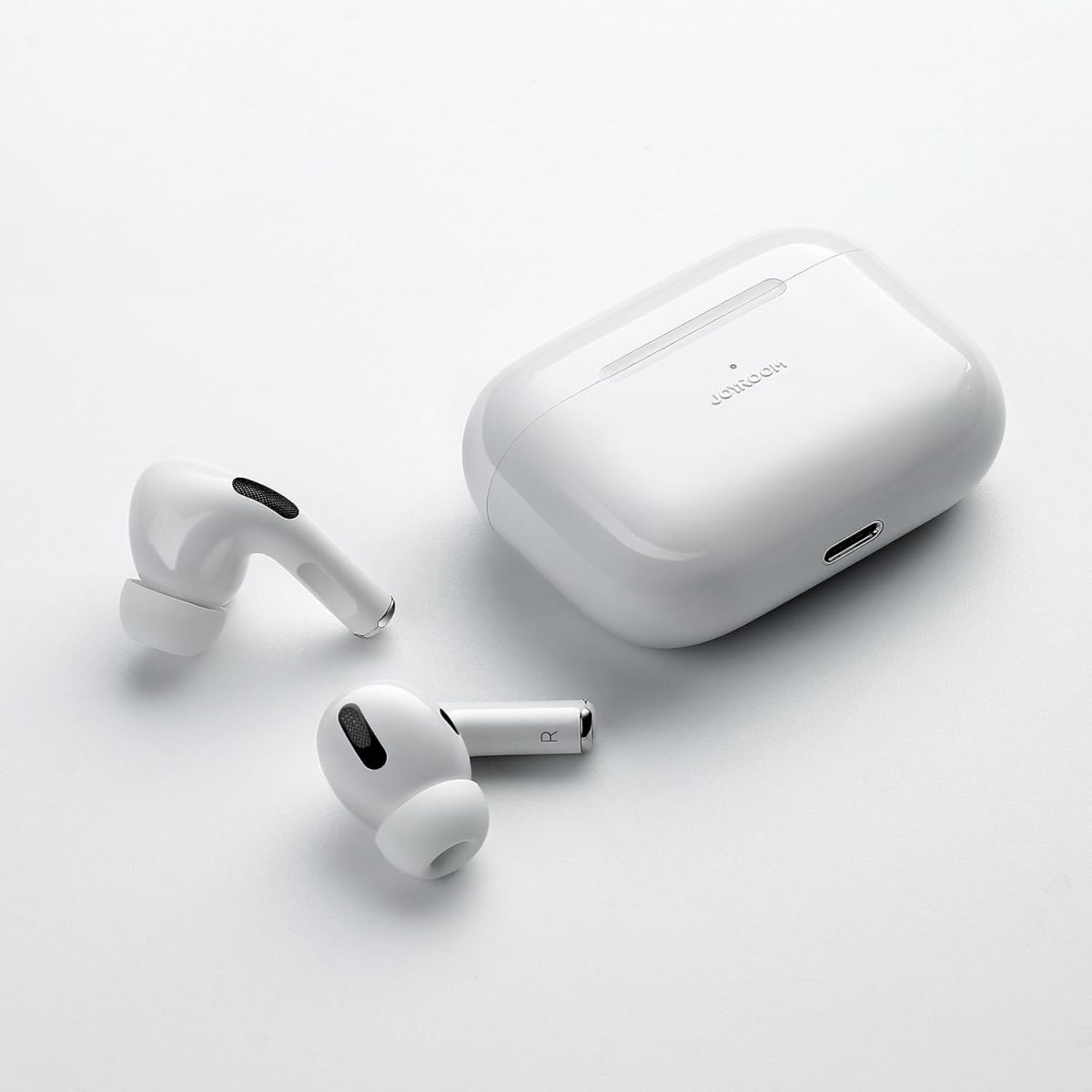 ⁦Joyroom JR-T03S Pro 3rd Generation Jerry version Normal Quality TWS Bluetooth Headset Support Wireless charge pop-up and noise reduction - White⁩ - الصورة ⁦4⁩