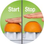 ⁦عصارة يدوية للحمضيات ببولة سعة 350 مل ومقياس وخاصية تحكم في اللب قابلة للتعديل وميزة ايقاف/تشغيل تلقائي ومساحة لتخزين الكابل من براون - ابيض، موديل CJ3000⁩ - الصورة ⁦3⁩