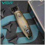 ⁦VGR-978 Men's Razor and Trimmer – Precision Blades, Cordless Operation, Powerful Battery, Professional Design for Home and Salon Use⁩ - الصورة ⁦6⁩