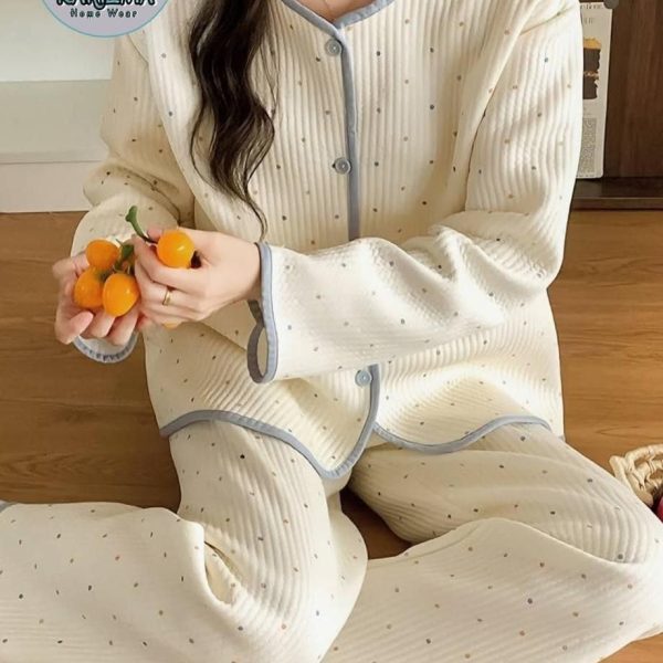 بيجامة شتوية كاجوال للنساء من قطعتين قطيفة مقاس موحد كود 017 لون بيج