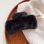⁦ECIF Soft Furry Hair Claw Clip for Women – Strong Grip, Non-Slip Hair Accessory for Girls & Ladies | Fluffy Hair Clamps for All Hair Types (PACK OF 6)⁩ - الصورة ⁦6⁩