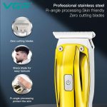 ⁦VGR V-956 Professional Rechargeable cordless Hair Trimmer with LED Display, Stainless steel Blades, USB Charging cable, 3 Guide Combs for men Runtime: 100 mins, 500 mAh Li-ion Battery, Gold⁩ - الصورة ⁦4⁩