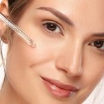 ⁦Eveline Cosmetics 30 ML Face Serum Shot with 2% Hyaluronic Acid for Moisturization with Lightweight & Non-Greasy Texture for All Skin Type to Reduce Wrinkles & Fine Lines⁩ - الصورة ⁦3⁩