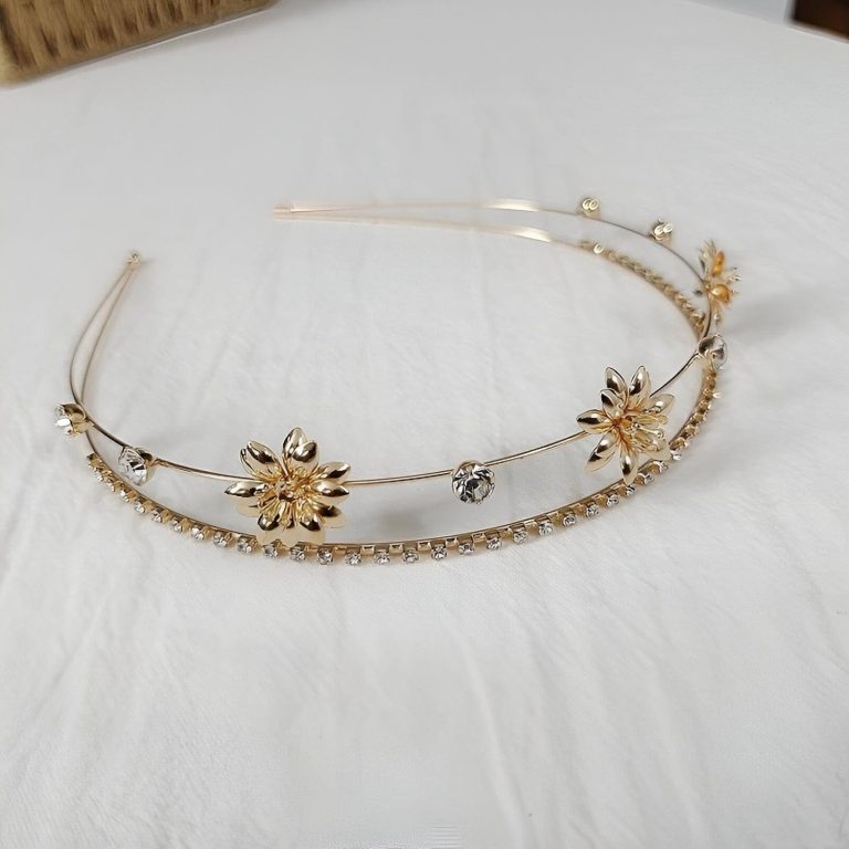 Headbands for Women - Silver Multi-Layered Metal Headbands with Gold Accents, Trendy, Thin and Elegant Hair Accessories for Girls and Women, Perfect for Stylish Outfits (Model No.4, 1PCS)