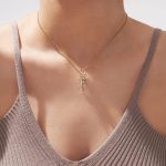 ⁦Love & Crafted Gold Hug Couples Necklace for Women or Men Perfect Matching Necklace for Couples Jewelry Gifts, Brass, No Gemstone⁩ - الصورة ⁦6⁩