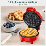⁦SNAILAR Mini Waffle Maker Belgian Waffle Maker Small Classic Waffle Maker for Children's Birthdays, Family Parties, Easter or Christmas, Cute and Compact Design, 350 Watts, Red⁩ - الصورة ⁦3⁩