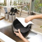 ⁦مقلاة 4 لتر من بلاك اند ديكر - AF400-B5 - ضمان دولي - جهد امداد 220 فولت بتردد 50 هرتز، اسود⁩ - الصورة ⁦5⁩