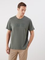 ⁦LC WAIKIKI Men Crew Neck Short Sleeve Printed Combed Cotton T-shirt⁩ - الصورة ⁦2⁩