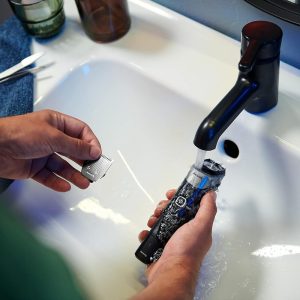 ⁦Philips Norelco Multigroom Series 5000 18 Piece, Beard Face, Hair, Body and Intimate Hair Trimmer for Men – NO Blade Oil MG5910/49⁩ - الصورة ⁦10⁩