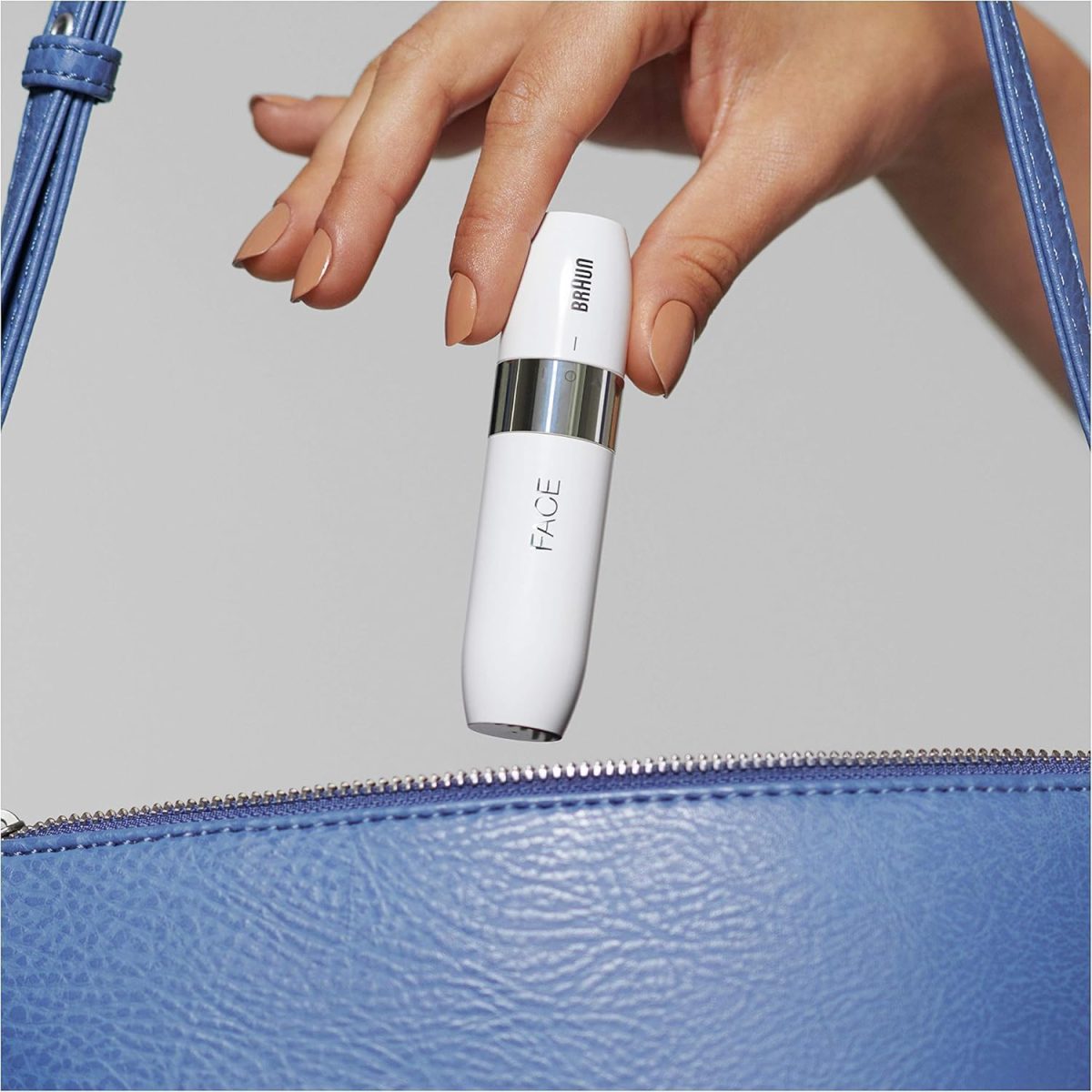 ⁦Braun Face Mini hair Remover FS1000 with Smartlight, White⁩ - الصورة ⁦3⁩