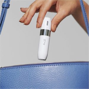 ⁦Braun Face Mini hair Remover FS1000 with Smartlight, White⁩ - الصورة ⁦3⁩