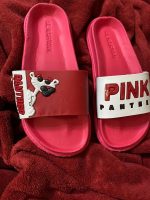 ⁦شبشب حريمى طبى احمر بنعل مرن مريح - شبشب خروج ومنزل - شبشب شاطئ Slipper Red Wide For Women & Girls , Non Slip & Soft Outdoor , indoor & Beach - Medical & Comfy Leather⁩ - الصورة ⁦2⁩