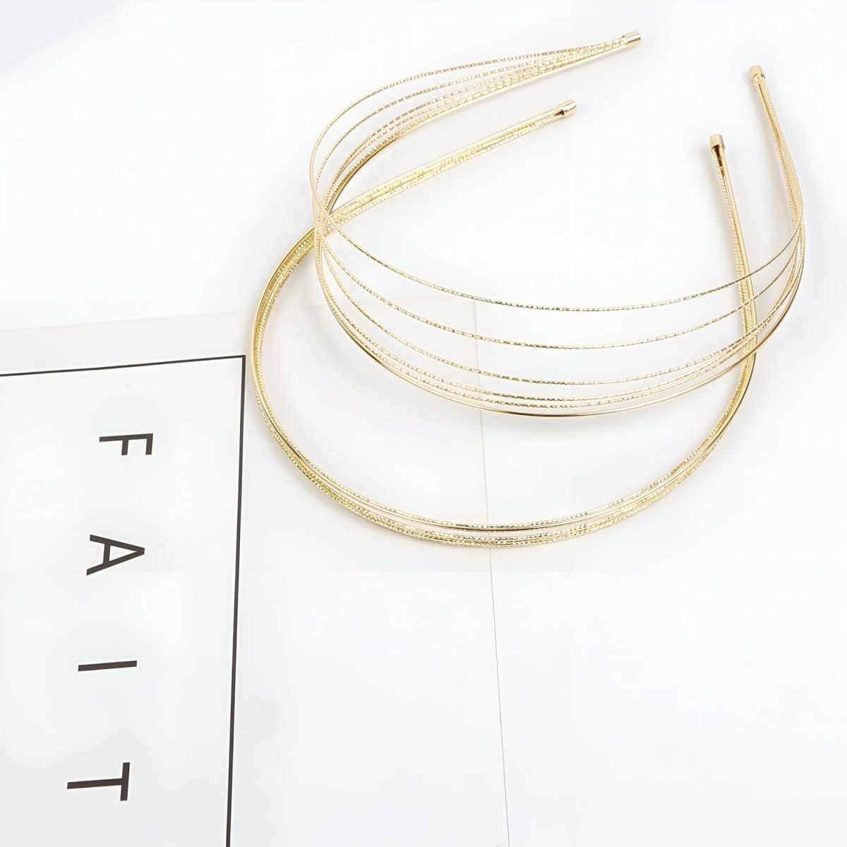 ⁦Metal Hairbands - Silver and Gold Multi-Layered Thin Headbands, Elegant and Fashionable Hair Accessories for Women and Girls, Suitable for Party, Office, or Casual Looks (Model No.1 Gold, 1PCS)⁩ - الصورة ⁦5⁩