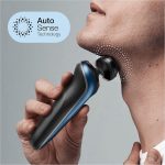 ⁦ماكينة حلاقة من السلسلة 6 للحلاقة الرطبة والجافة مع وحدة تنظيف سمارت كير وملحق واحد من براون، لون أزرق، 61-B7500cc⁩ - الصورة ⁦3⁩