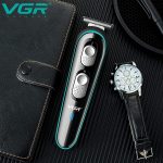 ⁦VGR V-055 Professional Cordless Beard Hair Trimmer Kit Wireless Hair Grooming Trimmers with 4 Guide Combs Brush USB Cord for Men, Family or Pets Rechargeable Li-ion Battery 120 mins Runtime - Black⁩ - الصورة ⁦7⁩