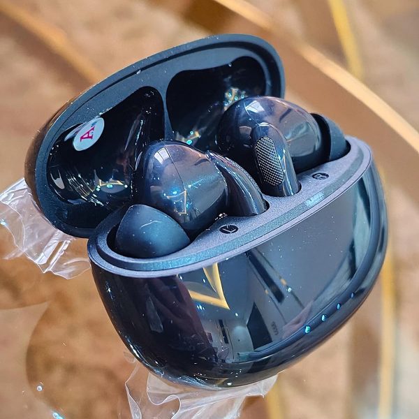 سماعات أذن S8 لاسلكية بلوتوث 5.3 بصوت جهير عميق ووضوح مكالمات محسّن بالذكاء الاصطناعي وعمر بطارية يصل إلى 30 ساعة، لون أسود