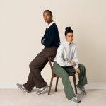 ⁦حذاء للرجال من نيو بالانس، 327⁩ - الصورة ⁦2⁩