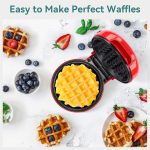 ⁦SNAILAR Mini Waffle Maker Belgian Waffle Maker Small Classic Waffle Maker for Children's Birthdays, Family Parties, Easter or Christmas, Cute and Compact Design, 350 Watts, Red⁩ - الصورة ⁦5⁩