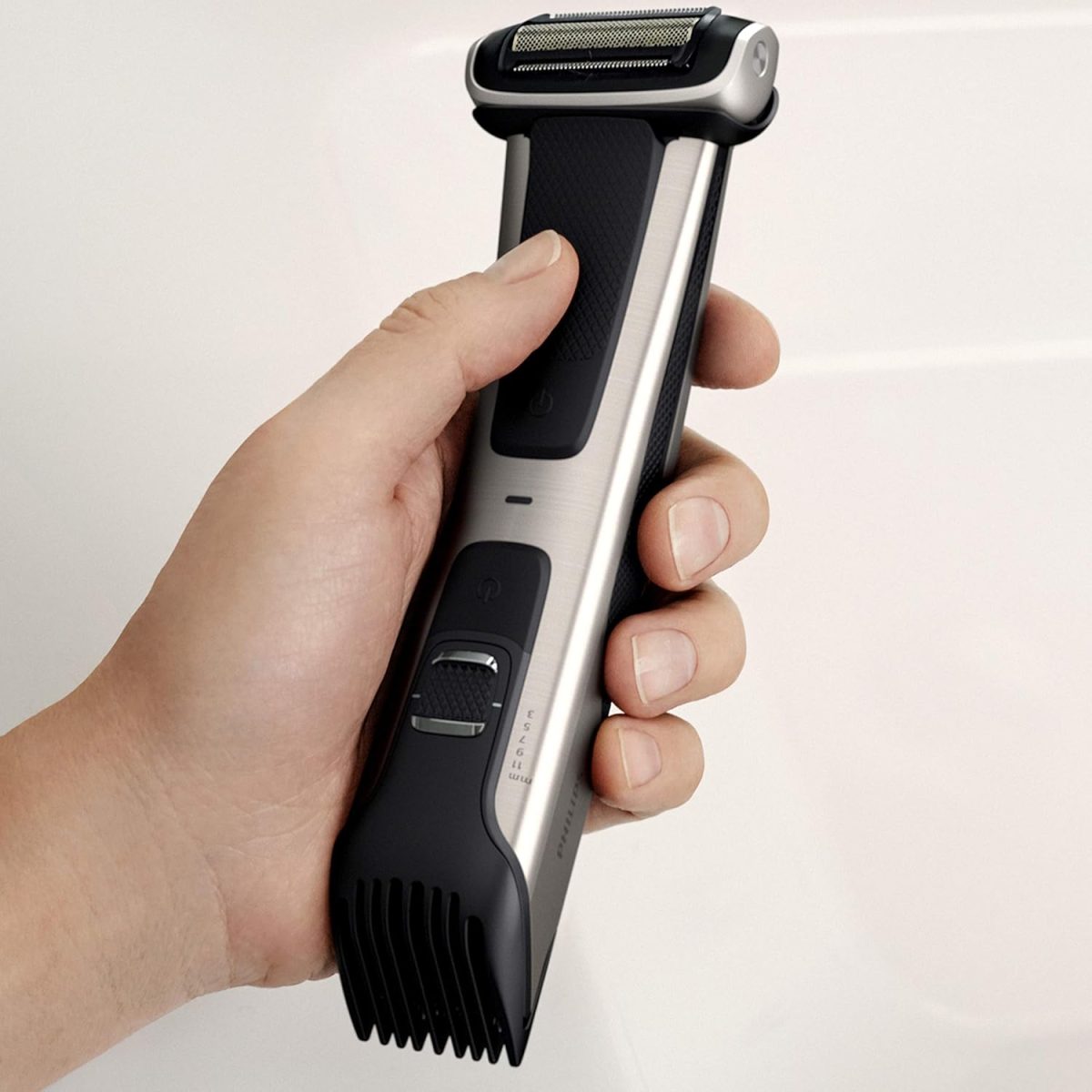 ⁦Philips BG7025/15 Bodygroom Series 7000 mit integriertem Kammaufsatz (3 bis 11 mm)⁩ - الصورة ⁦9⁩