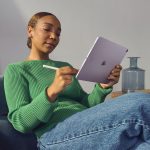 ⁦Apple 2024 11-inch iPad Air (M2): Liquid Retina Display, 256GB, 12MP Landscape Front Camera/12MP Back Camera, Wi-Fi 6E + 5G Digital Telephone (eSIM), Touch ID, All Day Battery - Blue⁩ - الصورة ⁦4⁩