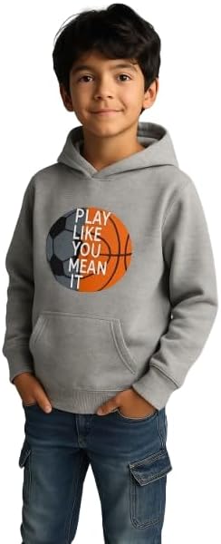 41EM1S3rdPL._AC_.jpg هودي رياضي للاطفال - تصميم كرة القدم وكرة السلة بعبارة "Play Like You Mean It" - سويت شيرت كاجوال ناعم ودافئ للاولاد والبنات