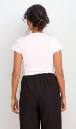 ⁦ريفين توب شرطي مطبوع عليه نص جافيك للنساء - ابيض عصري⁩ - الصورة ⁦2⁩