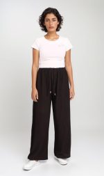 ⁦ريفين توب شرطي مطبوع عليه نص جافيك للنساء - ابيض عصري⁩ - الصورة ⁦4⁩