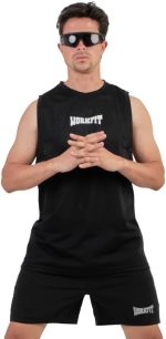 تيشيرت بيسبول للرجال من وورك فيت بدون أكمام، تصميم منقط مع طباعة على الصدر