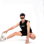 ⁦تيشيرت بيسبول للرجال من وورك فيت بدون أكمام، تصميم منقط مع طباعة على الصدر⁩ - الصورة ⁦2⁩