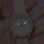 ⁦ساعة كوارتز للطلاب من الجنسين - تصميم انالوج انيق مع عقارب مضيئة وحركة صامتة وسوار سيليكون ناعم - ساعة مدرسية خفيفة الوزن للبنات والمراهقين⁩ - الصورة ⁦4⁩